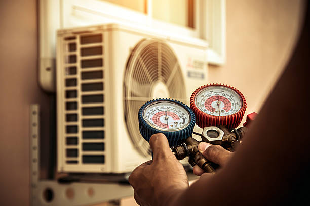 Professional Hvac technician working in Decatur, TX